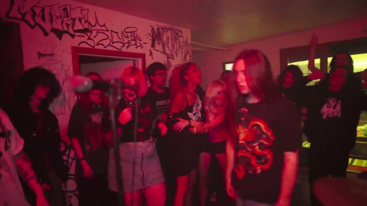 Sun Puddle - Sunday (Official Video) *A Grunge Pop Records release