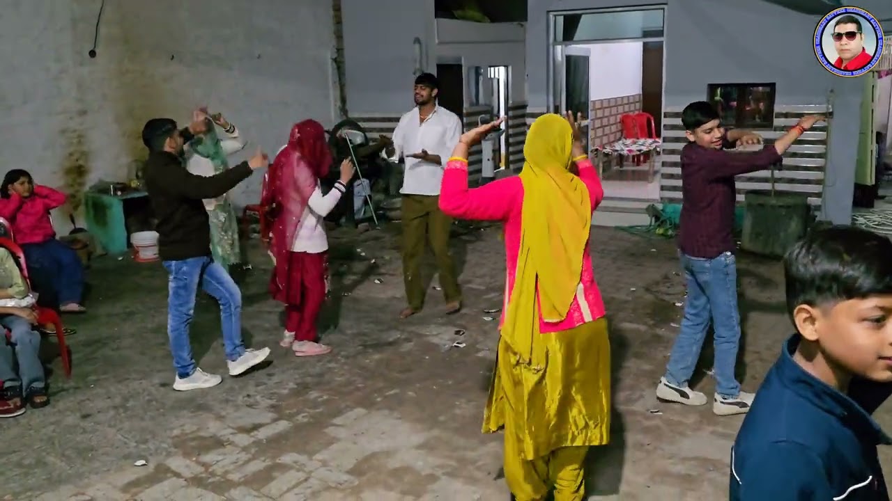 Ho moy bana le tu bhartar kunda Hulwana holi rasiya,हो मोय बना ले तू भरतार कुन्दा हुलवाना होली रसिया