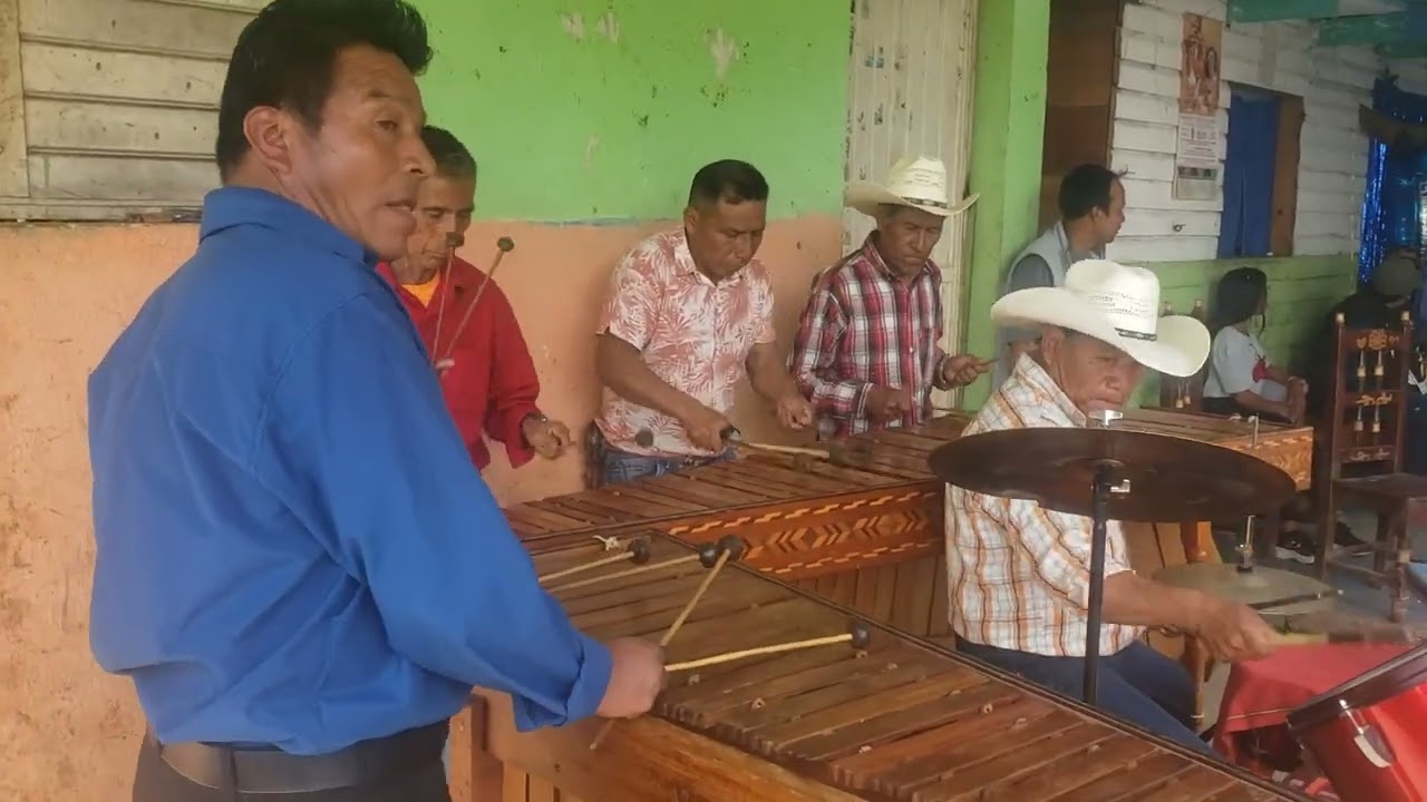No se cómo se llamen estás canciones pero suenan muy vonitas.