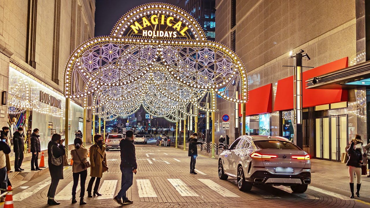 [4K] Myeongdong Christmas Lights Festival - Seoul Night Walk | 명동 빛 축제의 아름다운 크리스마스 조명들과 함께한 서울 야경 여행
