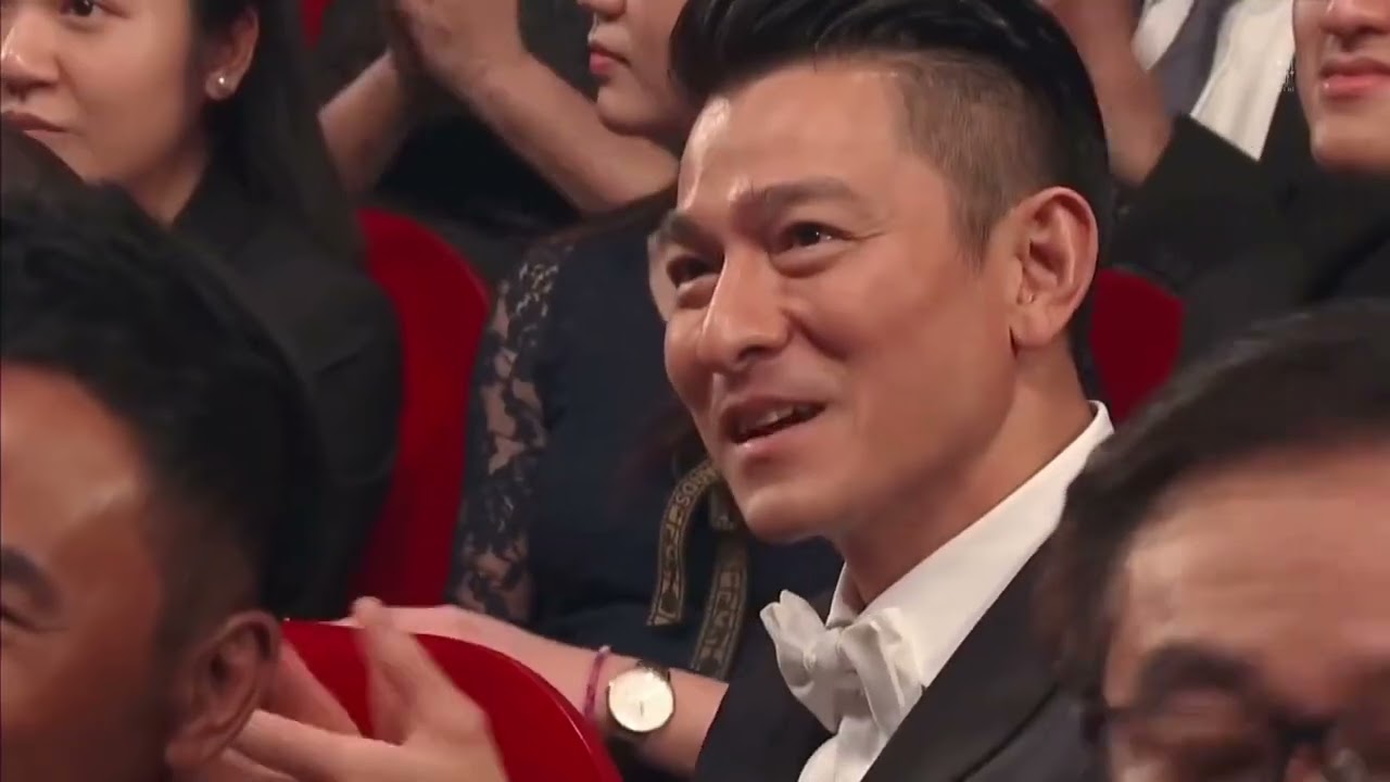 田娥新歌《还能相信谁》旋律伤感 唱出了人生的酸甜苦辣 真好听