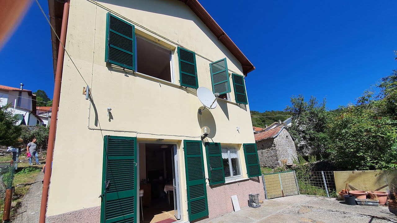 Valtrebbia-Parco dell' Antola Loc. FASCIA CASA INDIPENDENTE IN VENDITA