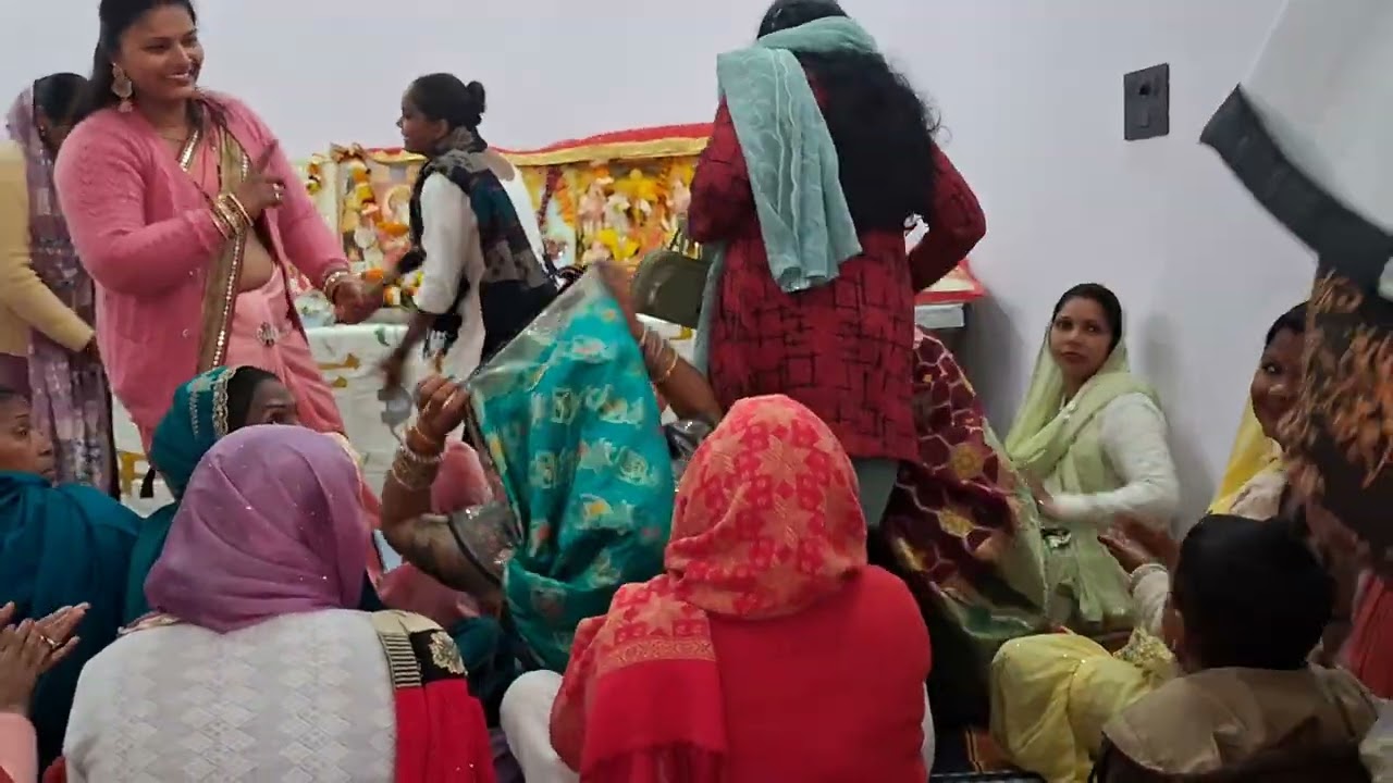 न्यू मकान का मुहूर्त,पर कीर्तन किया,सभी श्रद्धालुओं ने,हाजिरी लगाई,सुनीता इंदौर