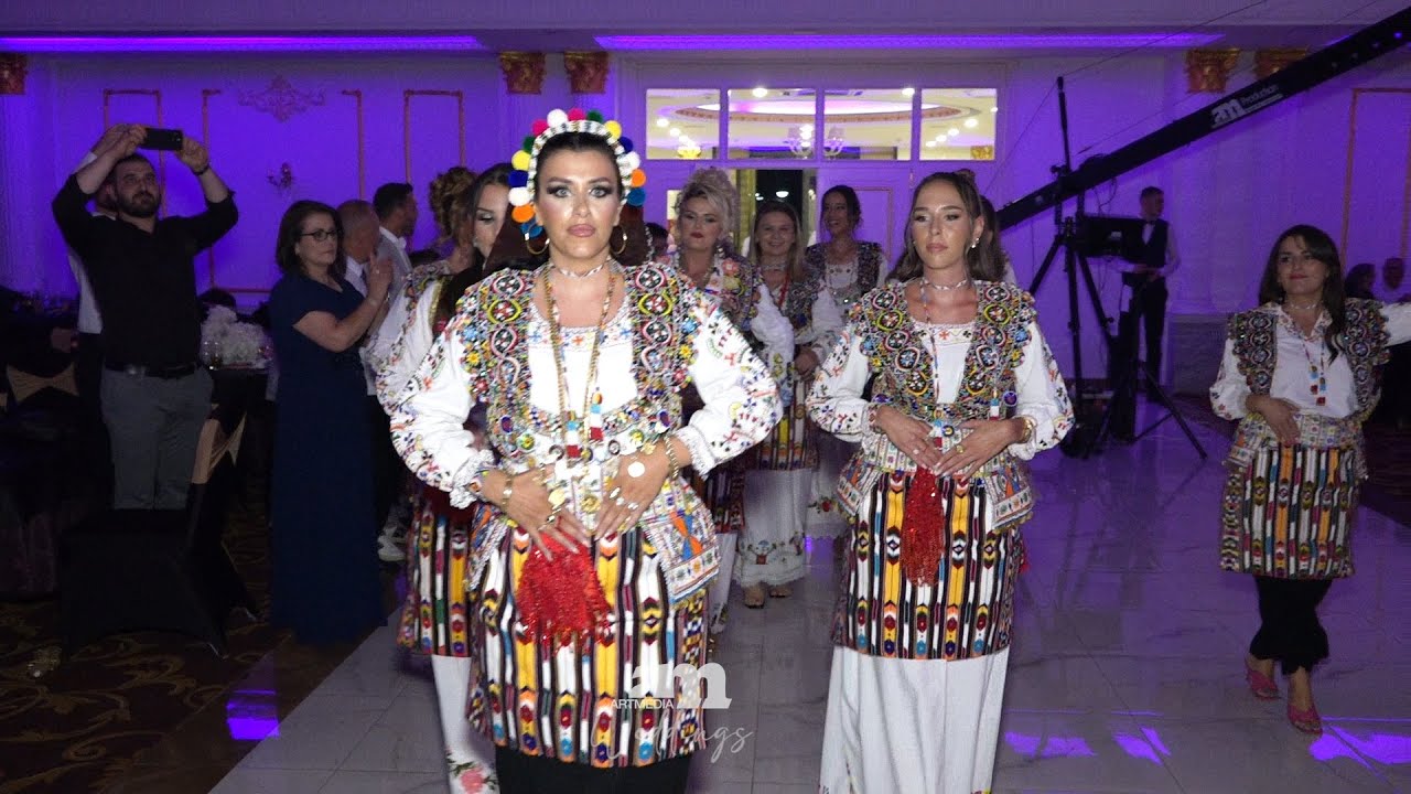 Nusja nga Medvegja me veshje tradicionale | Lindja e Borës | Art Media Weddings