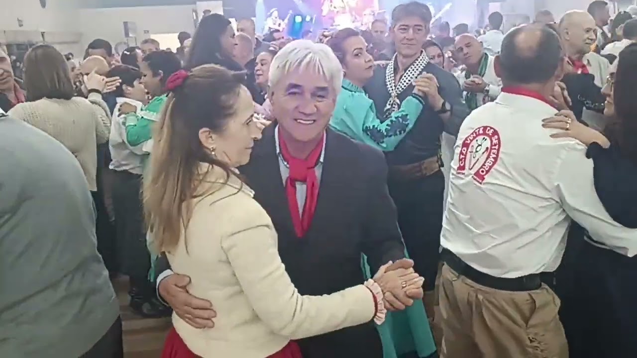 O Grupo do Porca Véia no CTG 20 de Setembro. Curitiba -PR.                           Grupo CORDIONA.