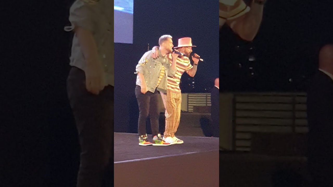 Back-Sync Perform 'I Want It That Way' at The Grove