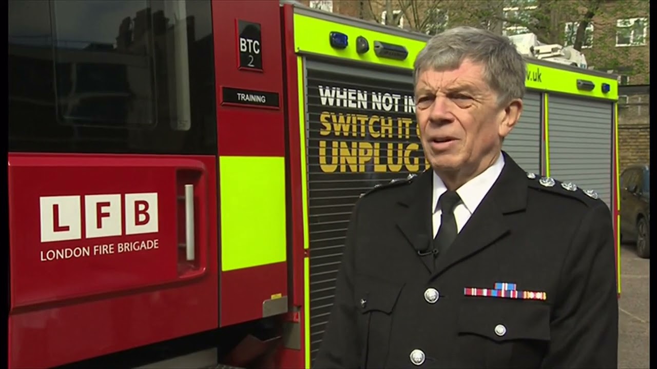 London firefighter retires after 50 years of service (UK) 27/Mar/2025