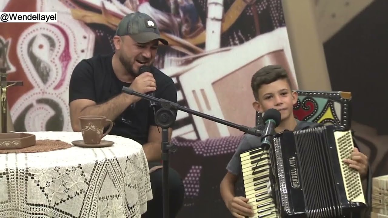 WENDELL AYEL TOCANDO POUTPOURRI DE ARRASTAPÉ NO PROGRAMA SANFONAS DO BRASIL DA TV CEARÁ EM 2021