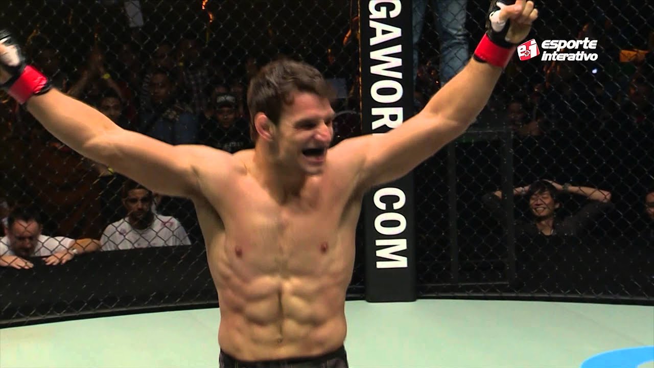 Christophe Vandijck obriga Dwayne Hinds a bater no One FC 22