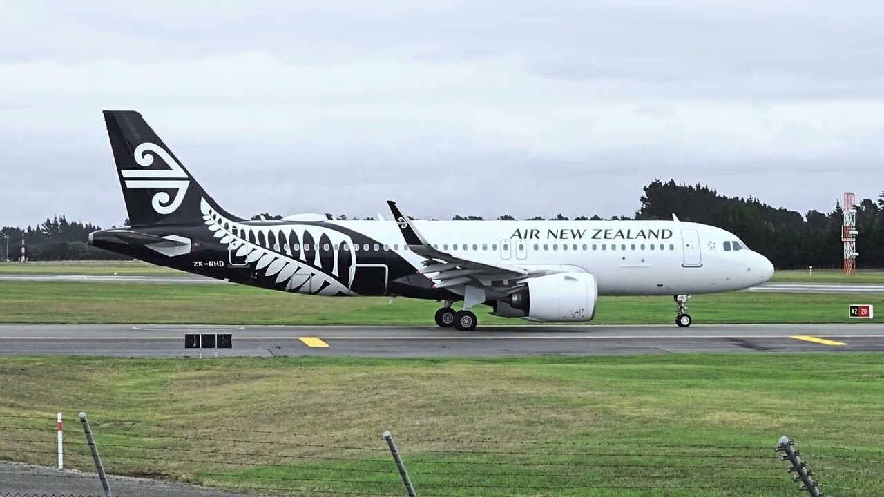 The Most Perfectly Timed 5 minutes of Plane Spotting