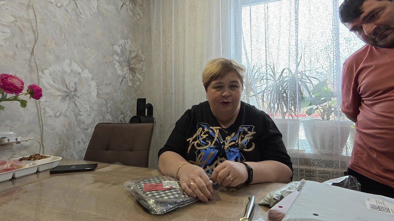Покупки нужные для нас. Вырастили отличный зелёный  лук и готовлю пирожки.