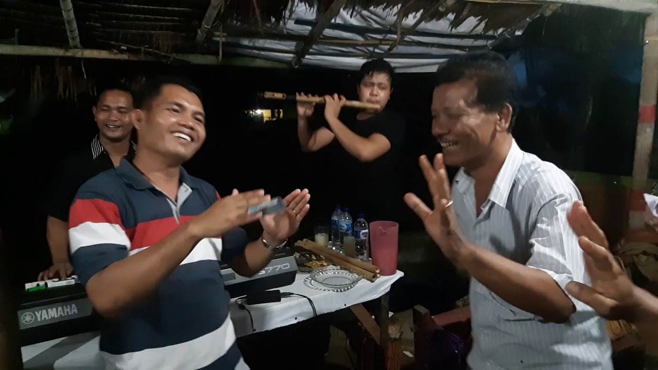 Lapo tuak berjoget sitalasari