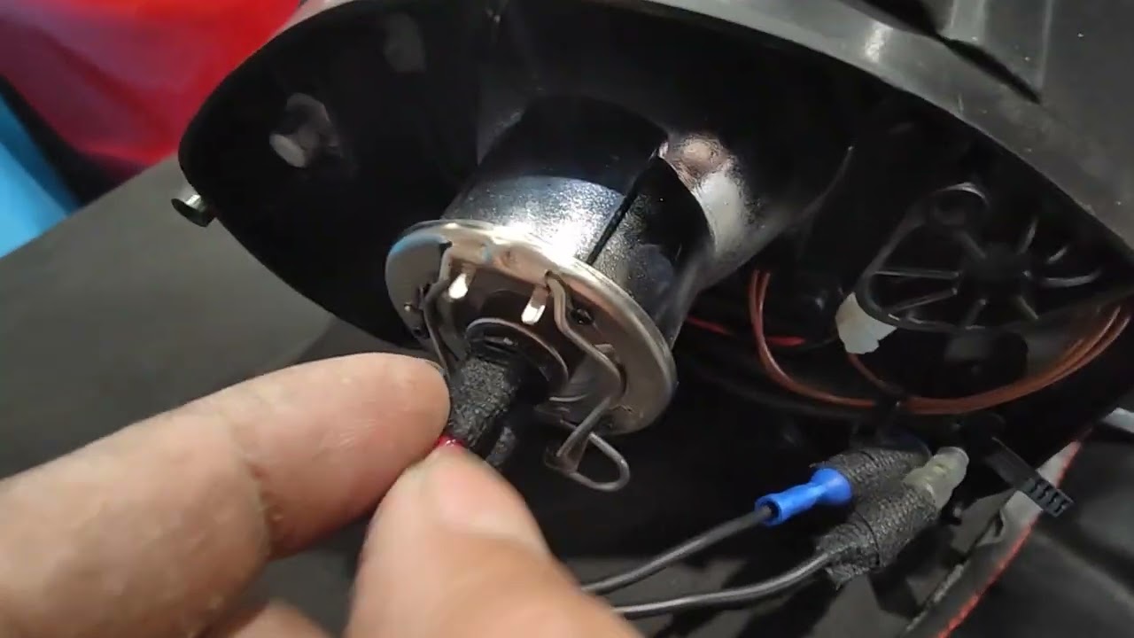 Porsche 996 M.F - H7 LED light upgrade & harness modification