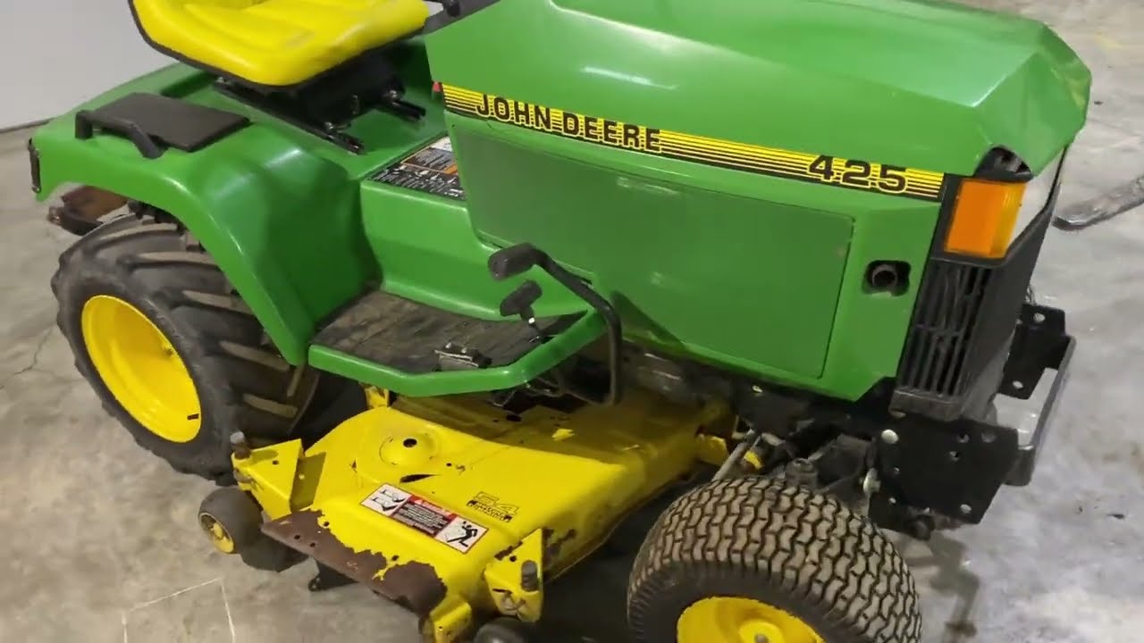 SOLD: John Deere 425 (54