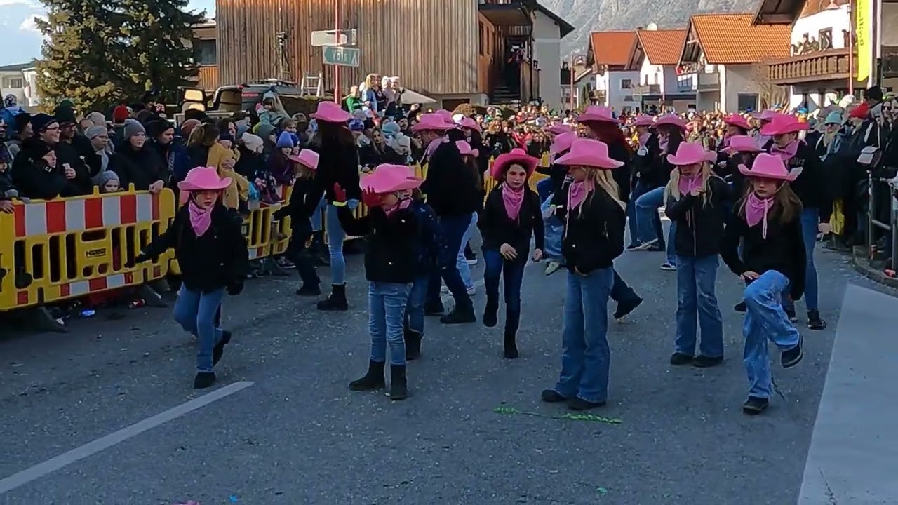 Faschingsumzug 2025 Trachtenverein Völs