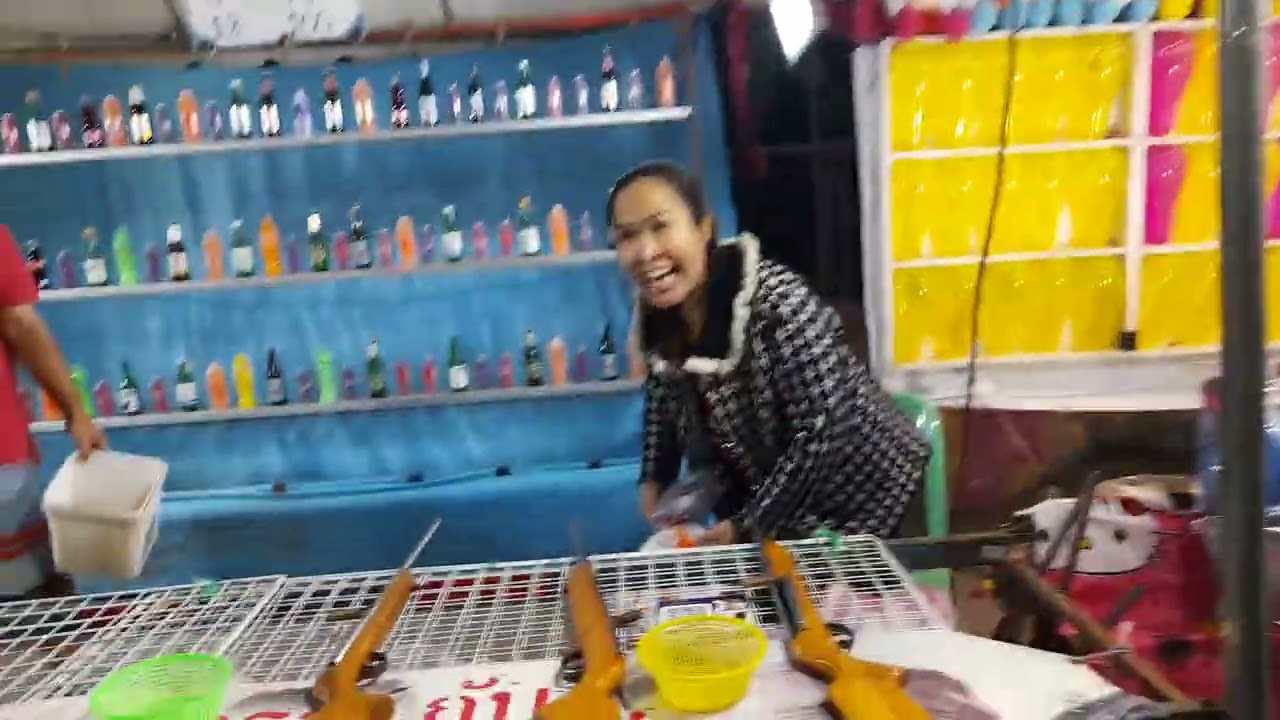 พระประธานประกาศหน้าร้าน
