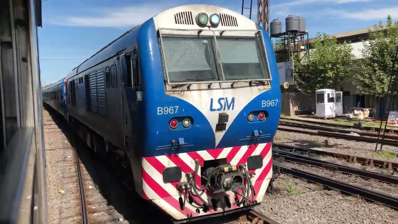 Locomotora (B967) Saliendo de Estación Retiro