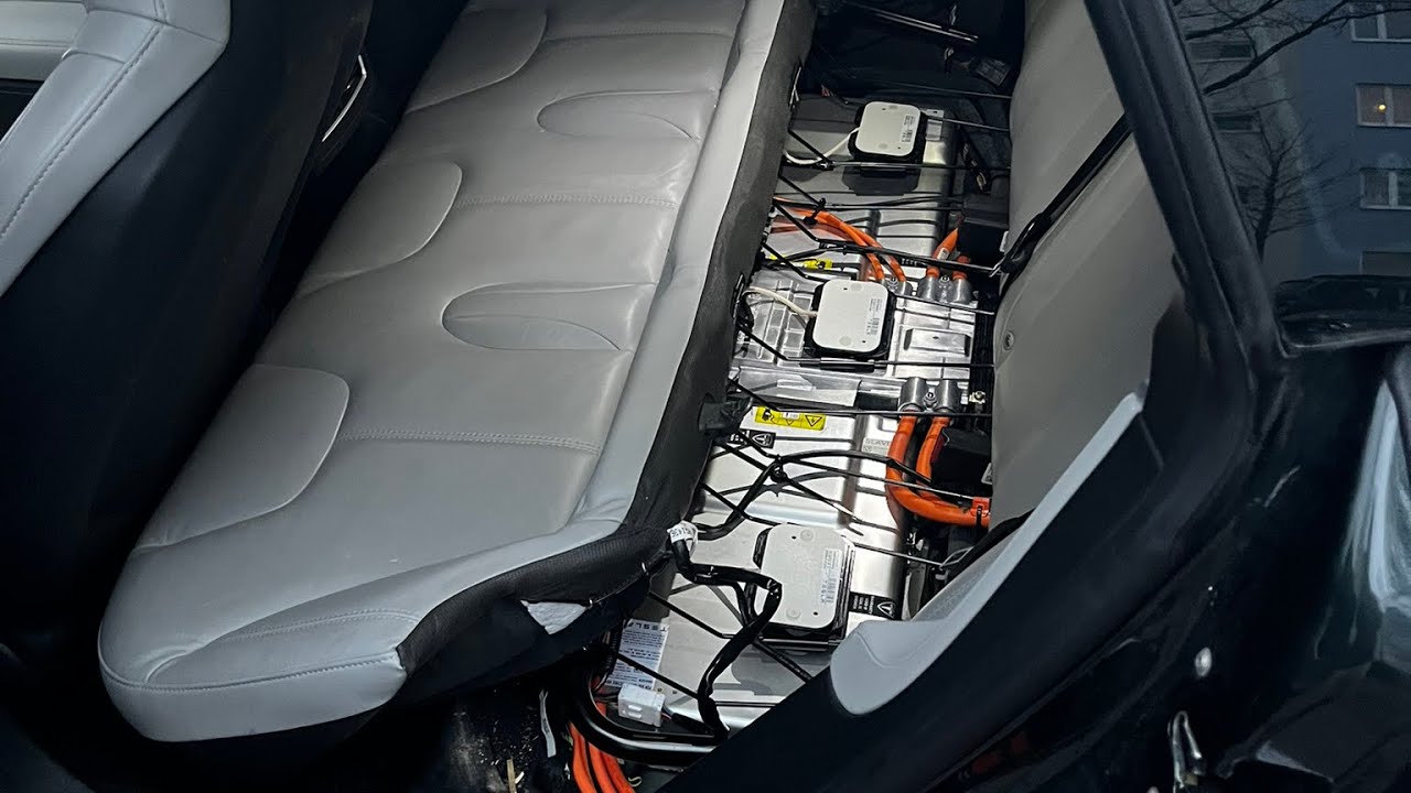 Tesla Model S 85 2014 Rücksitze ausbauen Teil 2/3 Obc Gen 2 Repair Demontage Seitenpolster