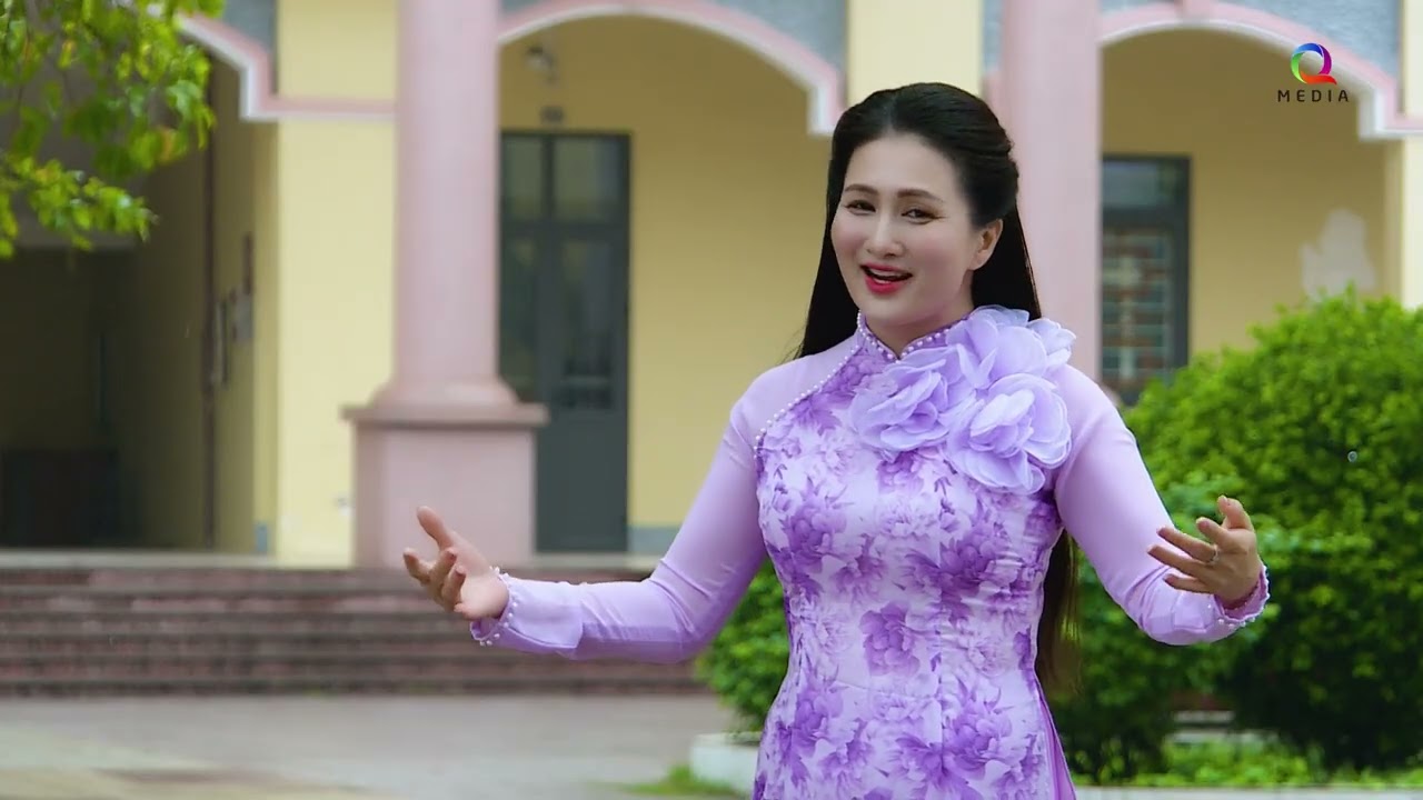 Em Là Cô Giáo Vùng Cao Minh Nguyệt