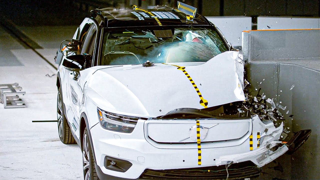 Volvo XC40 Recharge Crash Test