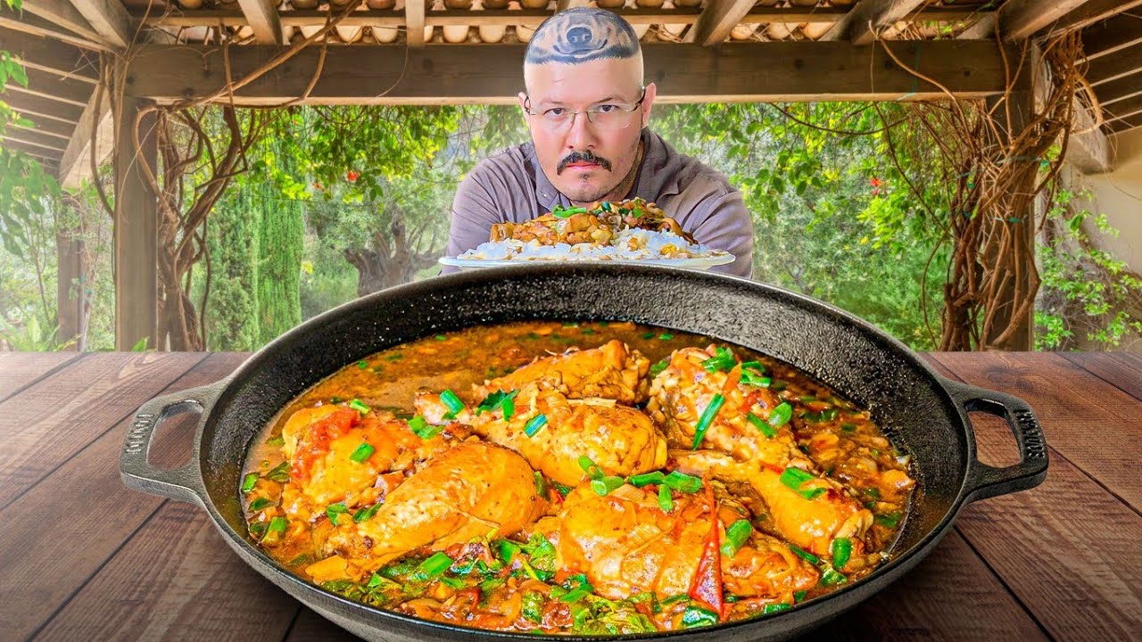 FRANGO AO MOLHO RAIZ NO FOGÃO A LENHA.