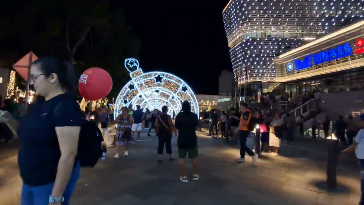 Wow    asi se vive el anbien en el centro  istorico