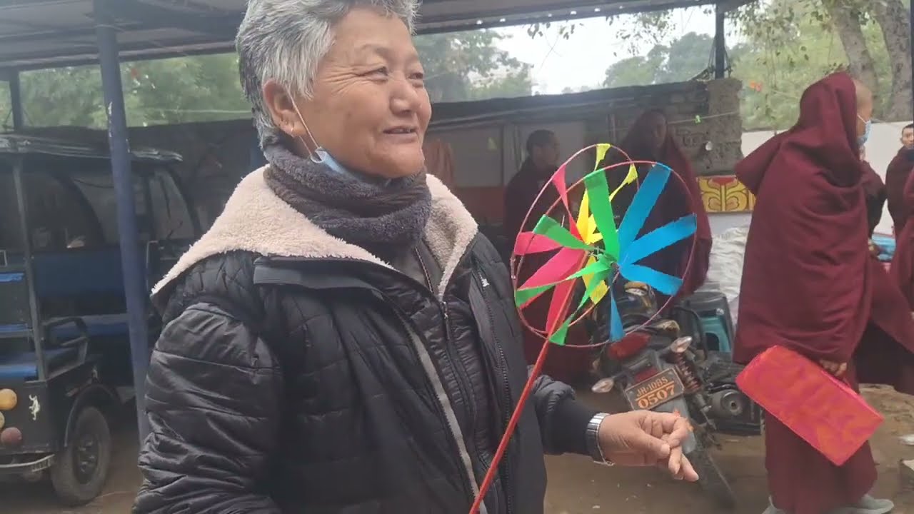 Tenshug offering for Dagyab Togden Rinpoche at Loseling Monastery in Bodh Gaya. #tibetanvlogger