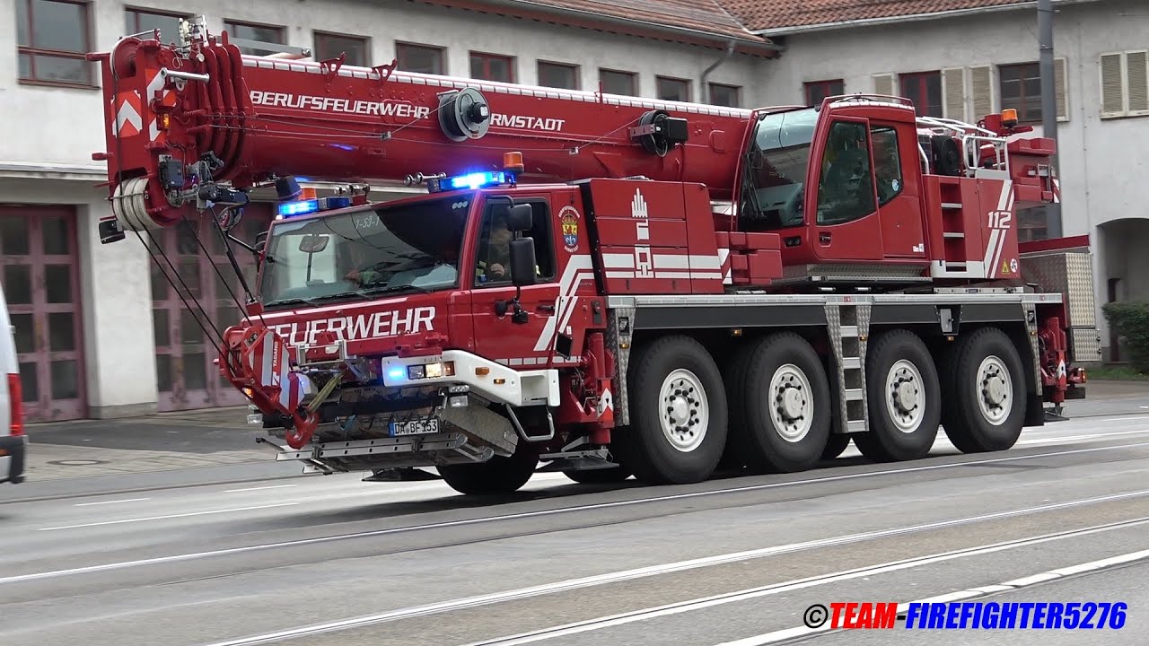 [VU auf der A5 - Feuerwehrkran mit Dauerpressluft] Hilfeleistungszug + VSA Berufsfeuerwehr Darmstadt