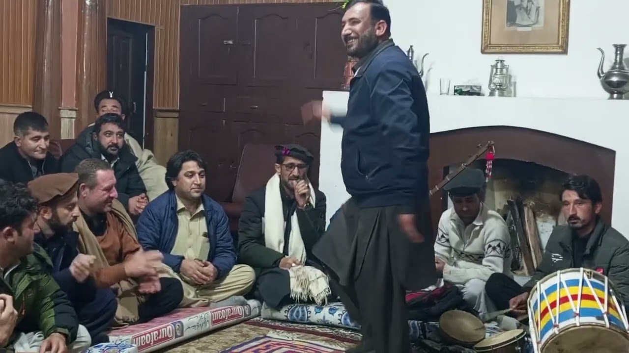Mastujo Metar rashuna gyaw ishkar koraw angoy / khowar old song / shuja ul haq sitar Tauseef ullah