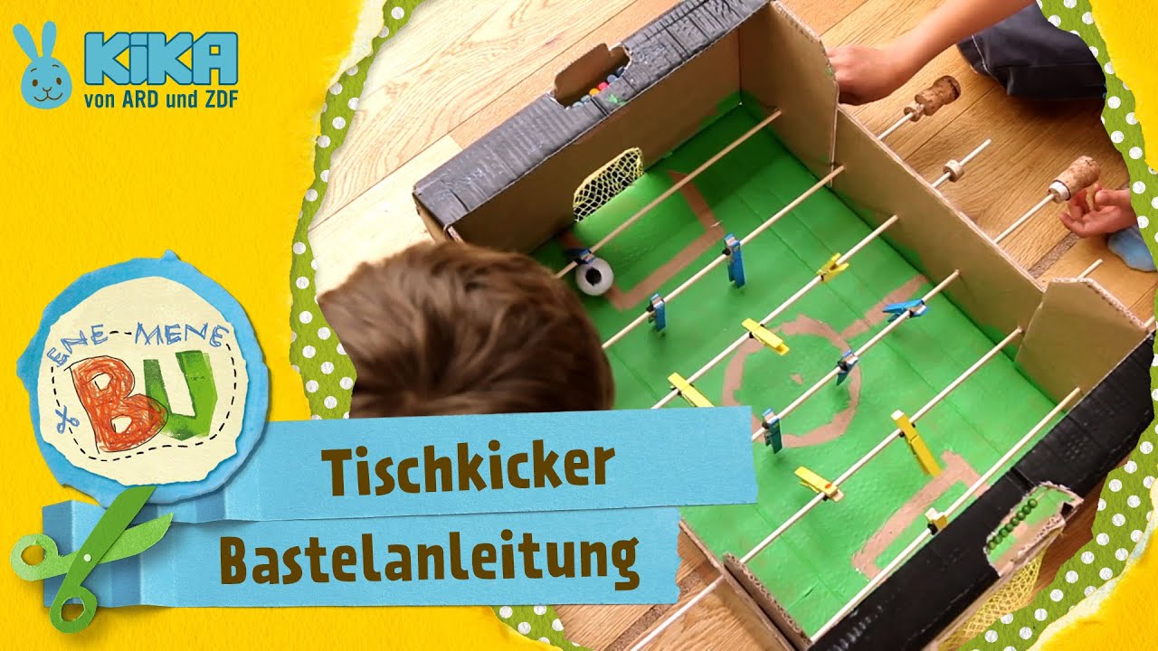 Bastian und Tobias basteln einen Tischkicker | Mehr auf kikaninchen.de