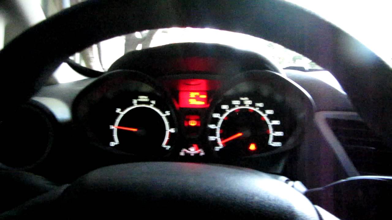 Ford Fiesta 2011 Prueba ESP on y ESP off con ruedas en caballete