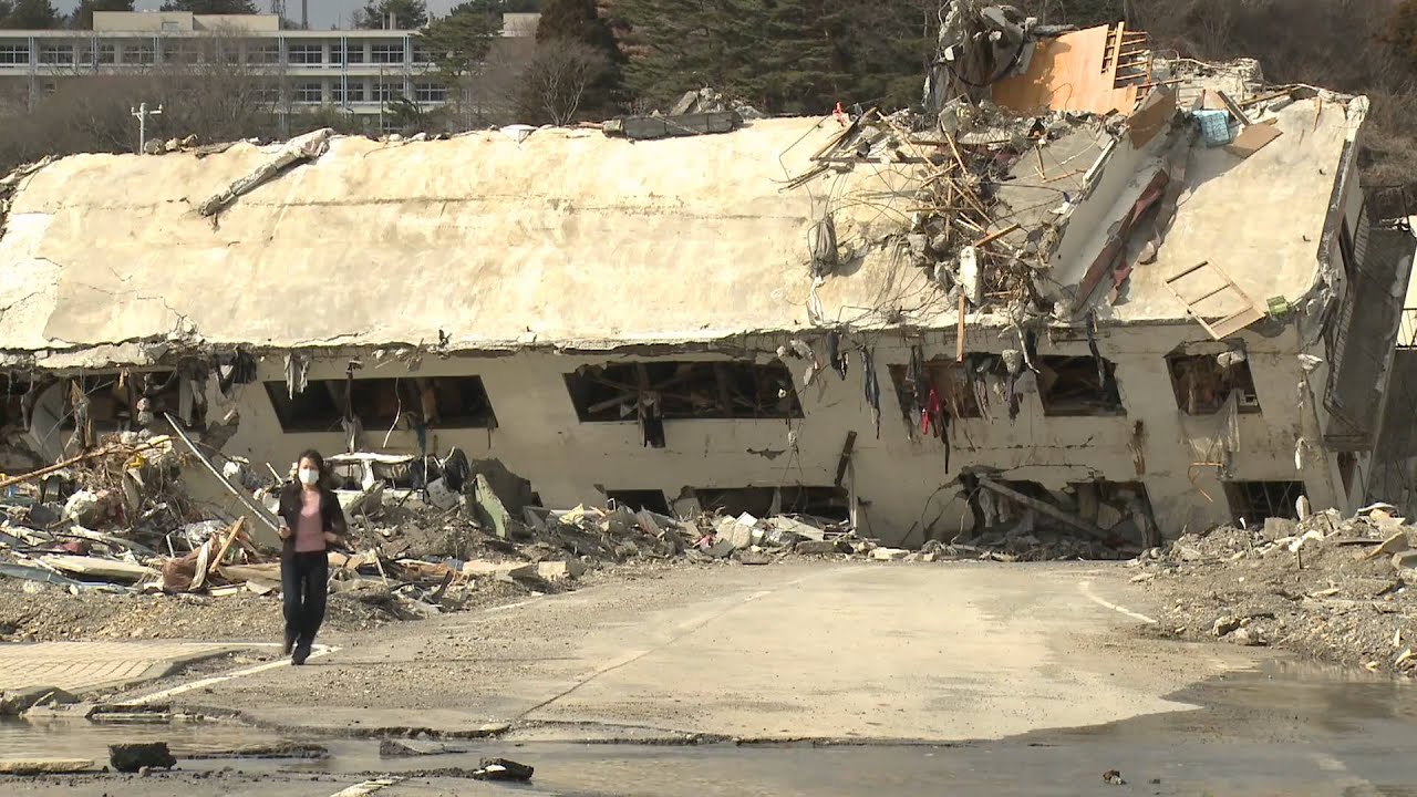 Japan Tsunami 3 Weeks On - Shizugawa and Onagawa in Ruins, Raw Footage