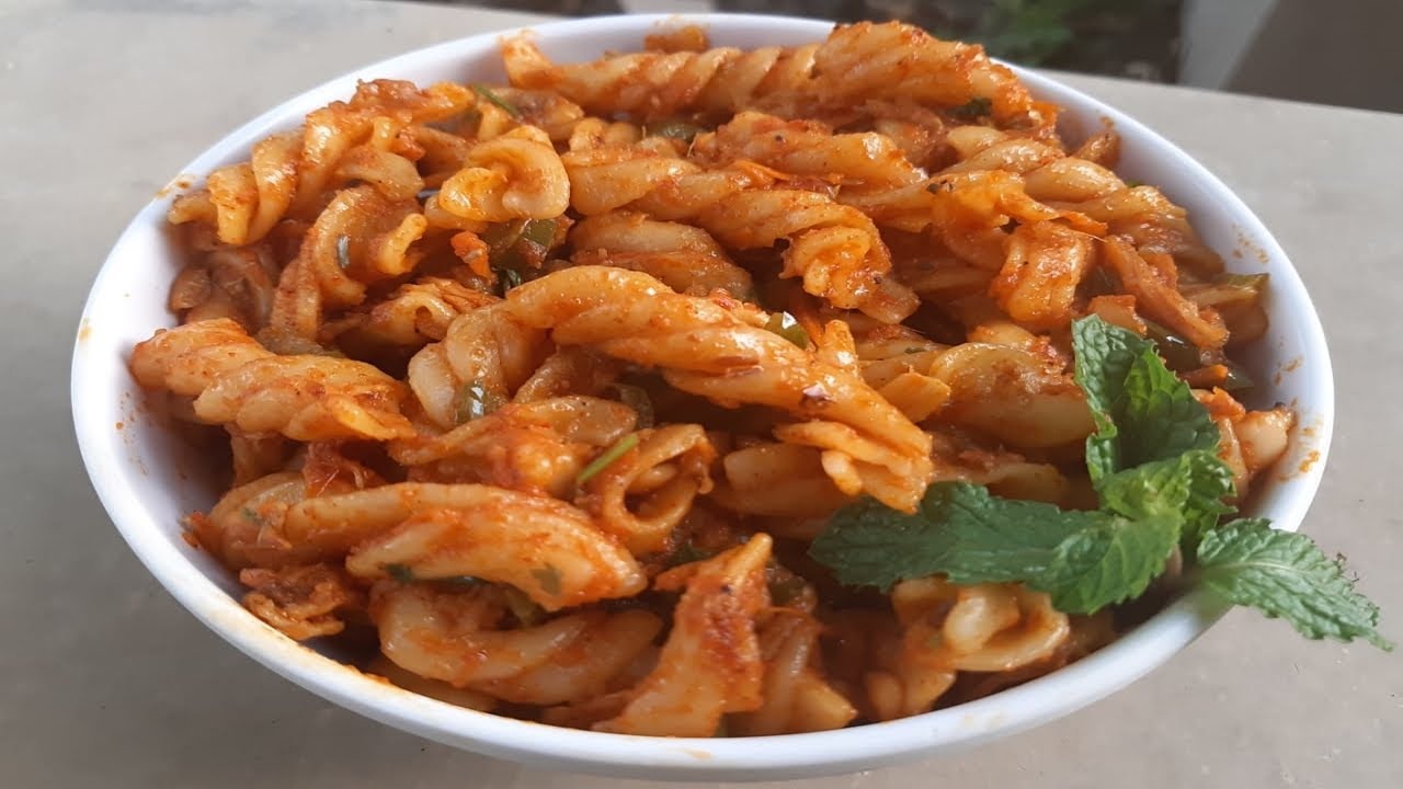 Chicken Pasta / INDIAN style Chicken Pasta/ Easy and Yummy masala pasta/Faru's food...