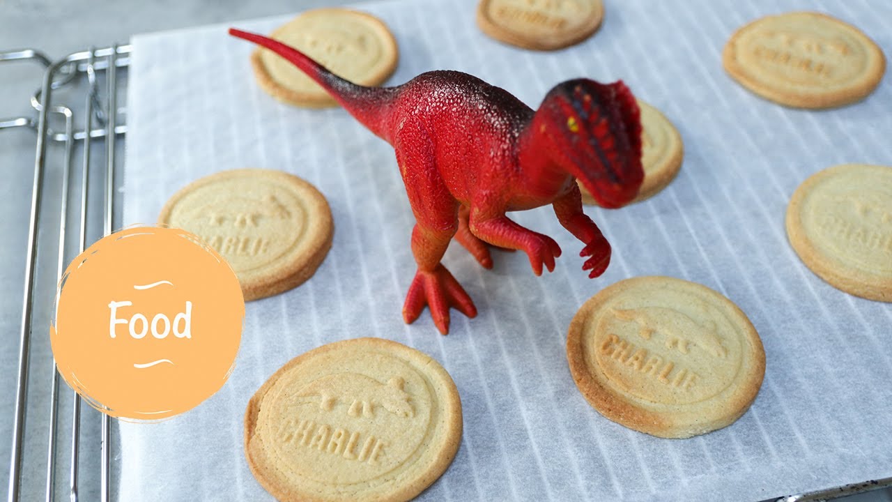 Dino koekjes maken als traktatie voor school