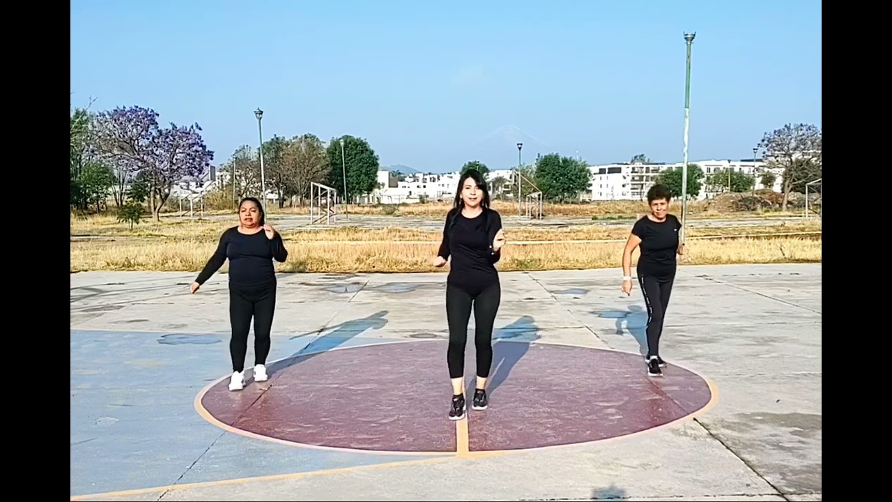A qué le tiramos 🫶 #mishas #cumbia #zumbachoreos #baile *No tengo derechos de autor*
