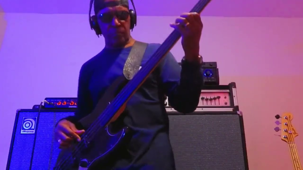 URIAH HEEP “Circle Of Hands” (bass cover)