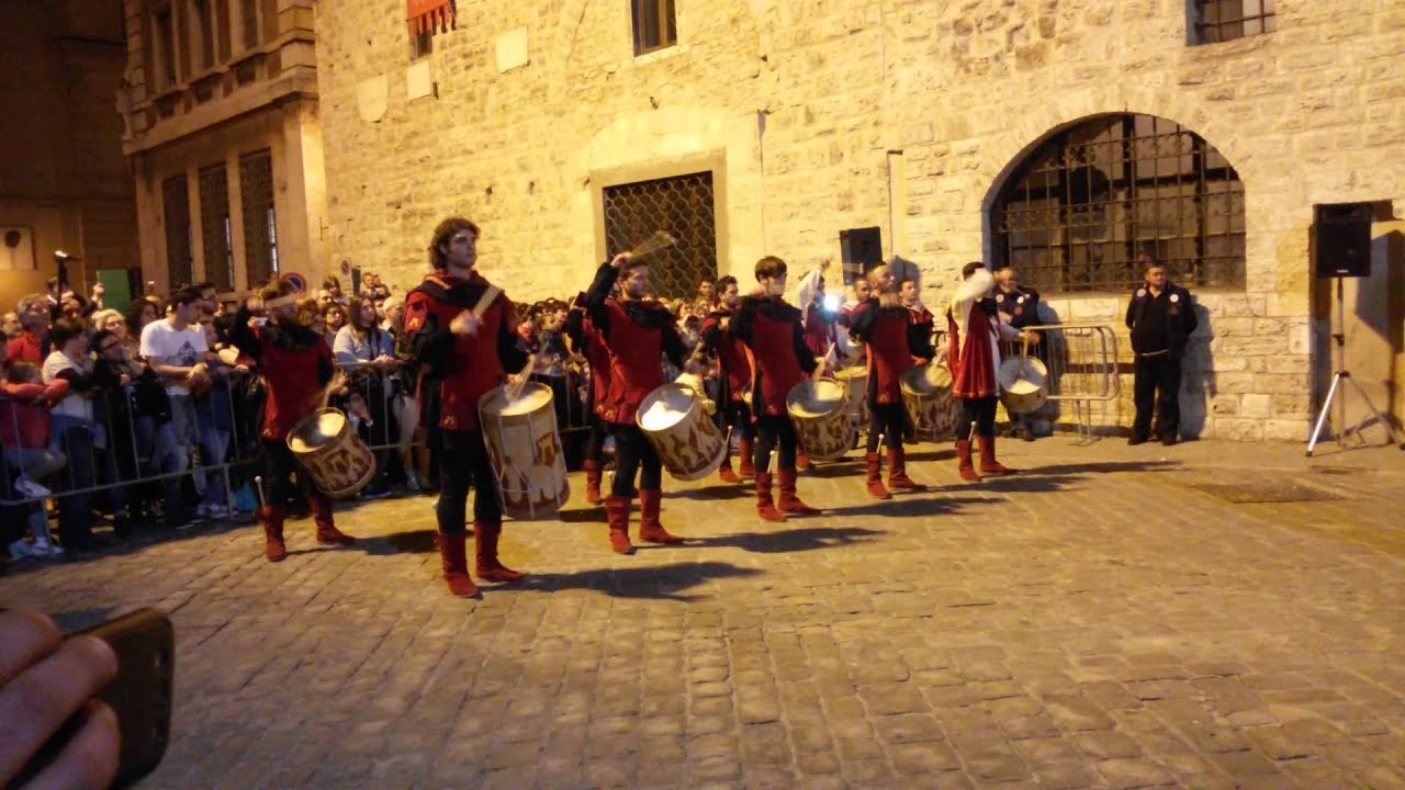 Esibizione gruppo musici fraporta 2015 🔴🔵 😍