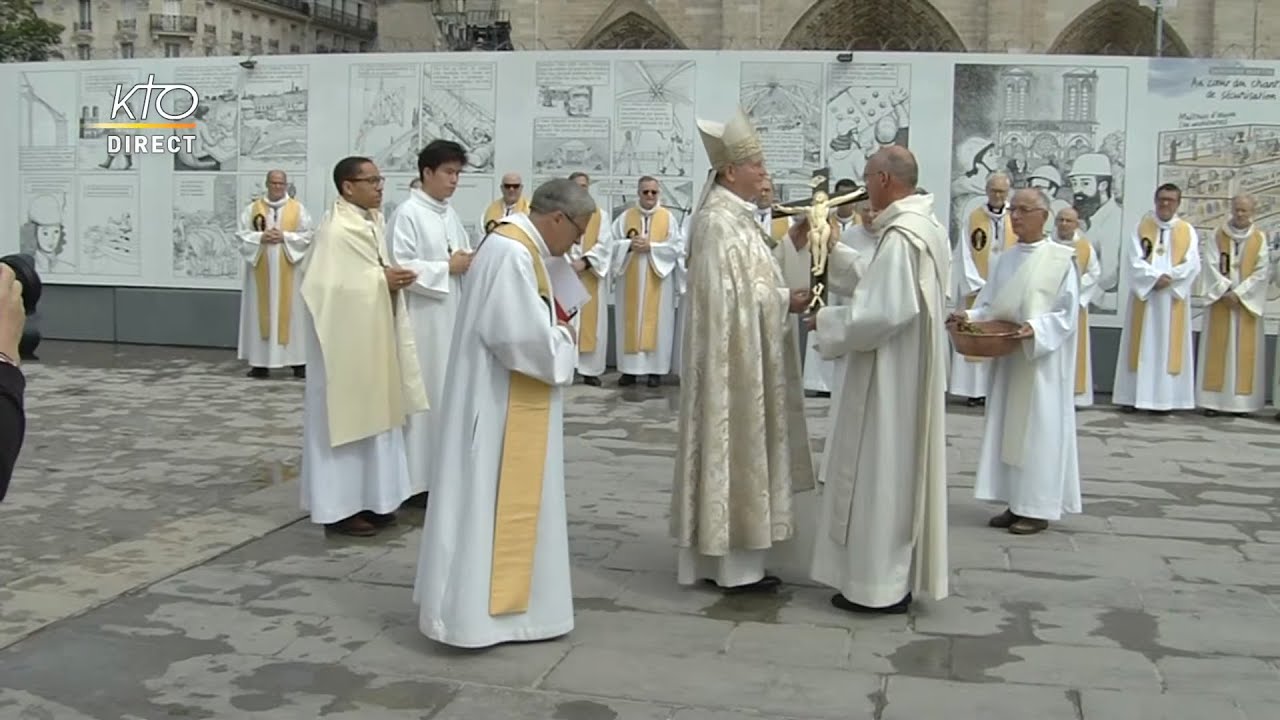 Accueil de Mgr Ulrich et vêpres solennelles à Notre-Dame de Paris