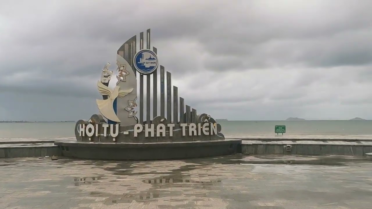 Đi dạo bờ biển Quy Nhơn 