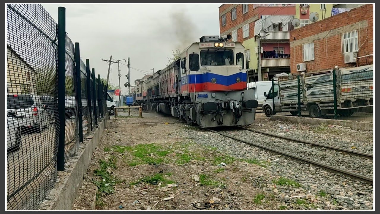 TCDD DE 33081 + DE 33001 UZUN YÜK TRENİ | LONG FREIGHT TRAIN | HEMZEMİN GEÇİDİ | LEVEL CROSSING |