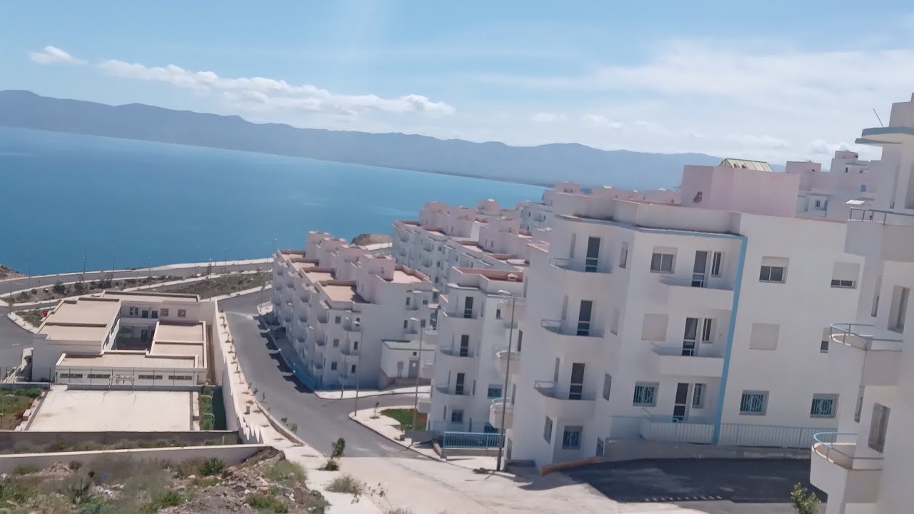 للبيع شقق 25 مليون غرفتين نوم مطبخ دش غرفة جلوس مدينة الحسيمة