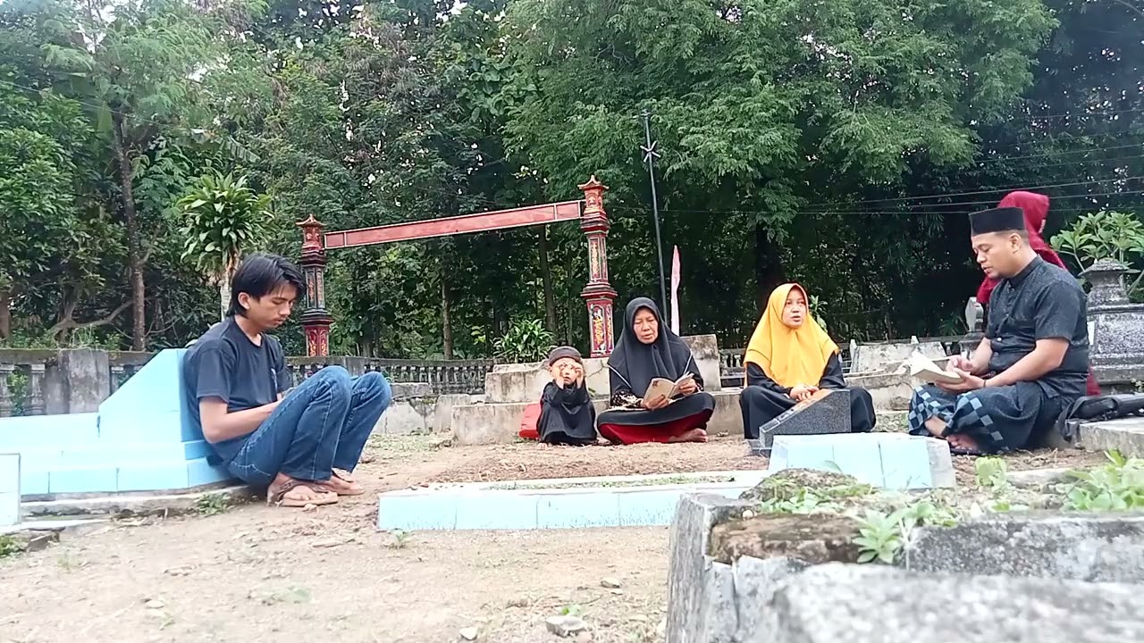 HasnaHasby, ziarah ke makam Simbah Klaten 🙏