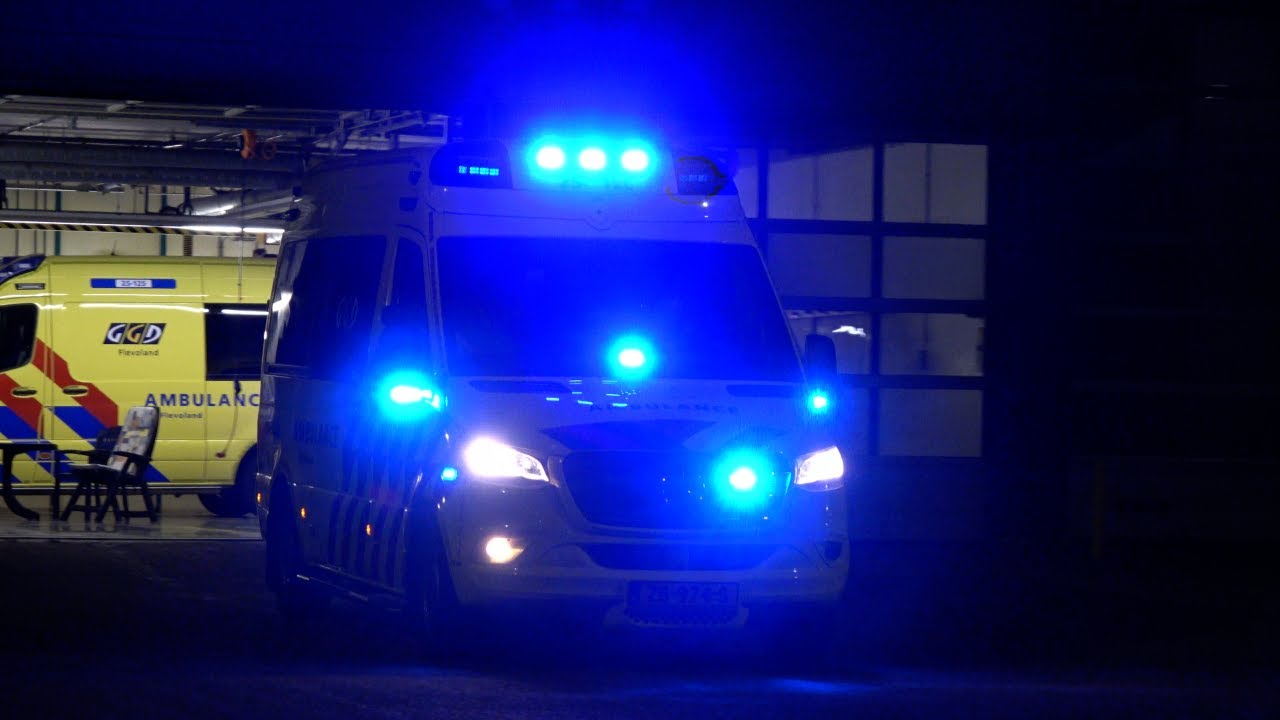 PRIO1/A1 | Politie en Ambulance met spoed naar een medisch incident in Lelystad!