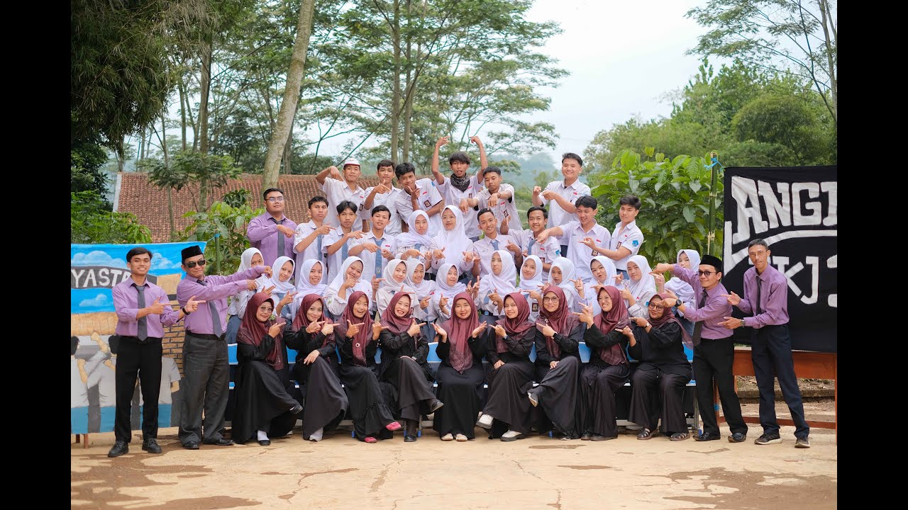 VIDEO ANGKATAN 13 SMK YASTRIB BANJARAN 