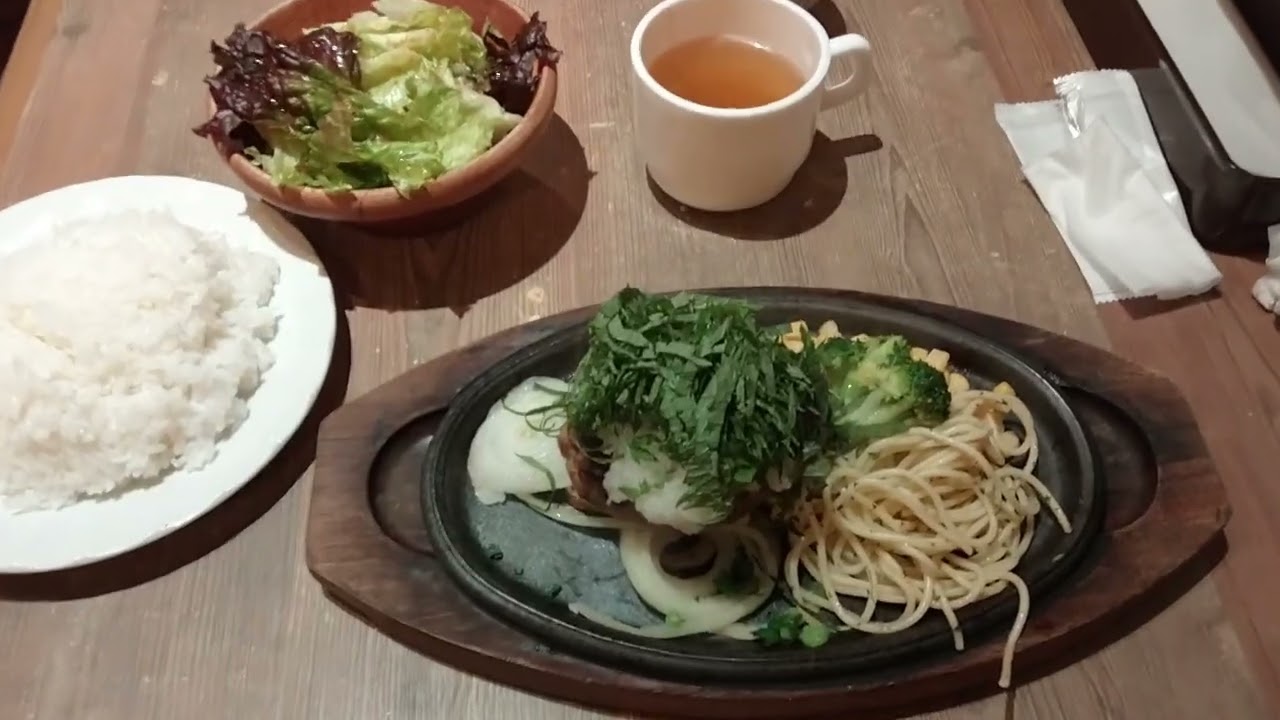 [Lunch in Kichijoji] HERO'S Special Hamburger Steak, Topped with 10 Shiso Leaves!