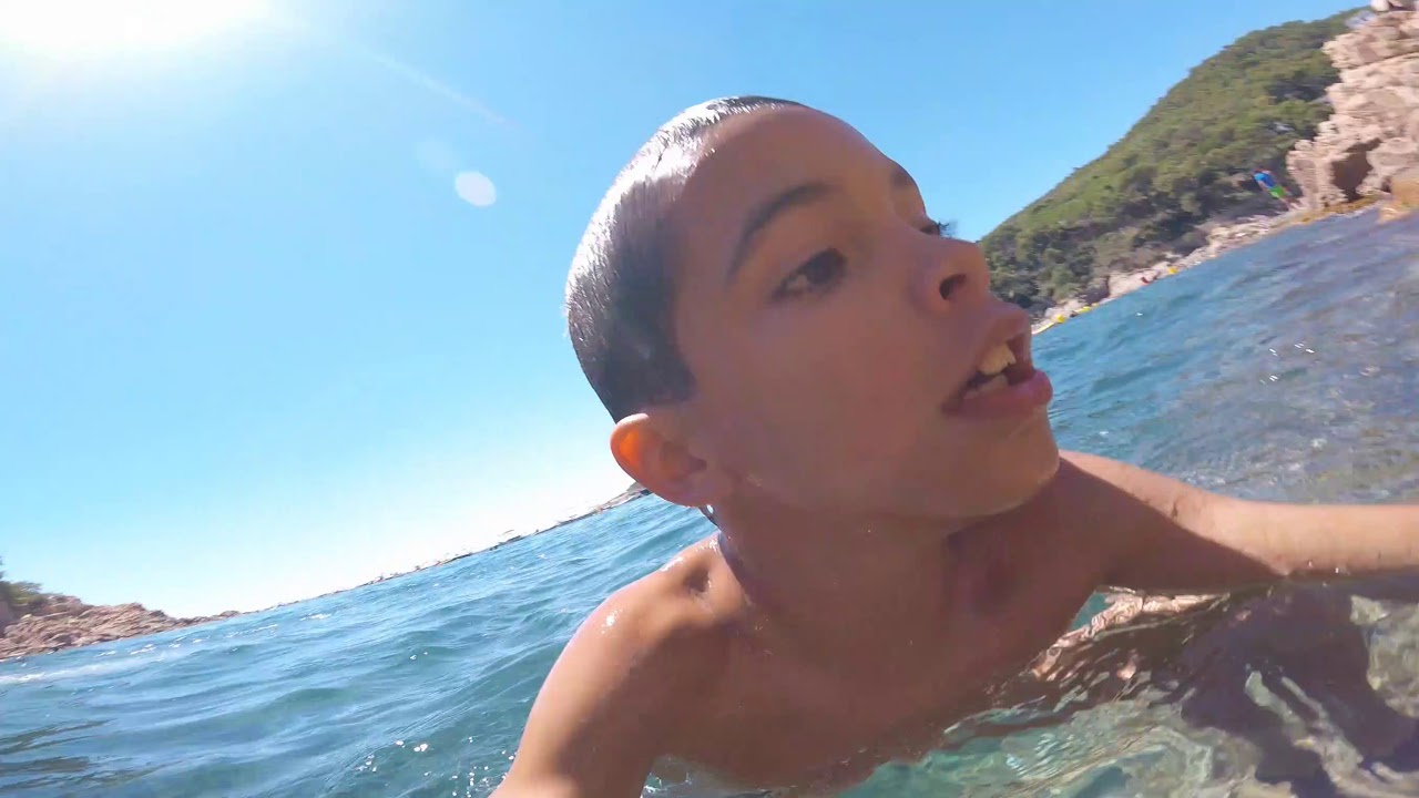 Jumpling cliffs in Costa Brava