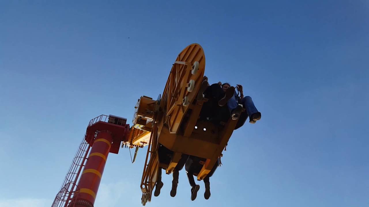 Asia relaksuje się w Space Booster - Energylandia 2016