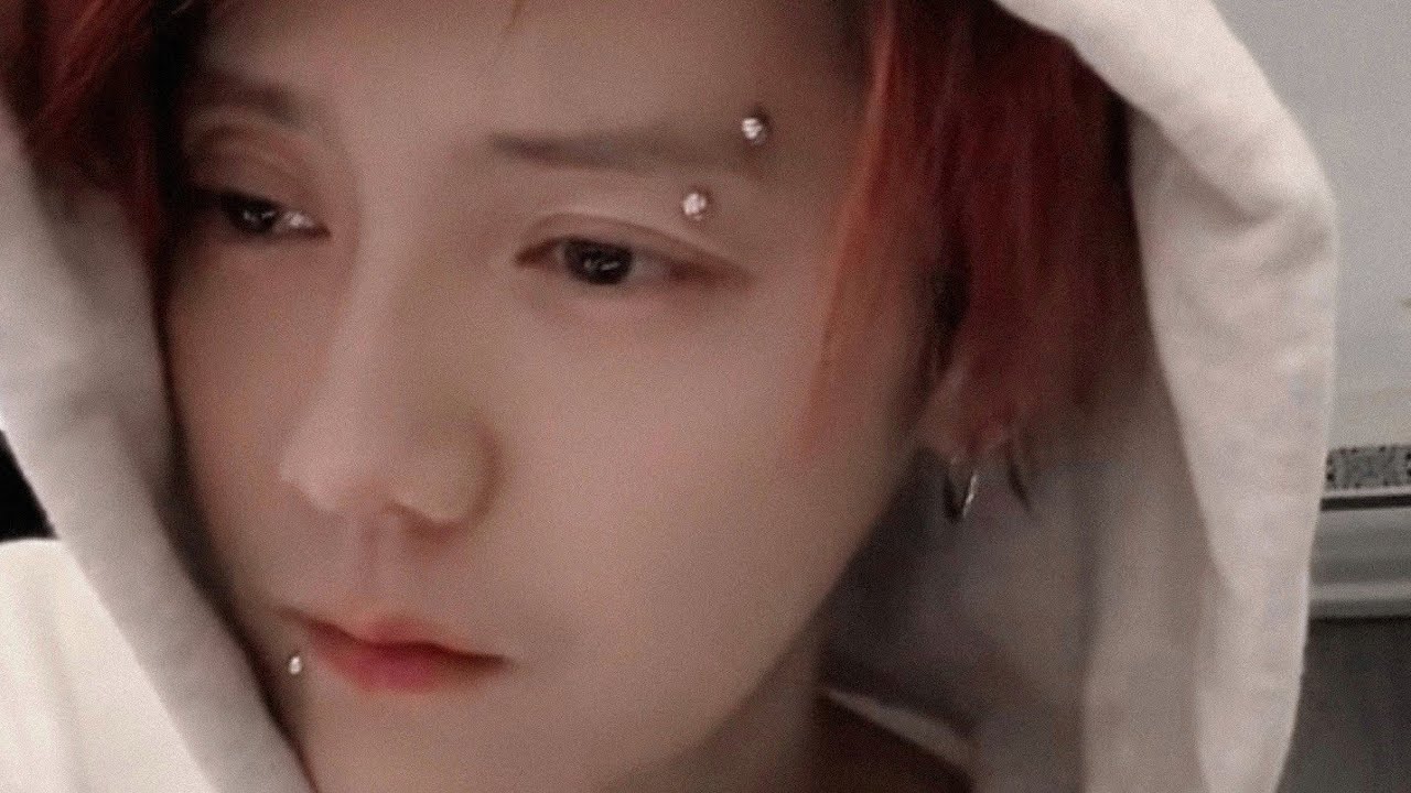 [Fancam] Douyin Live - LuHan played EXO "First Snow"