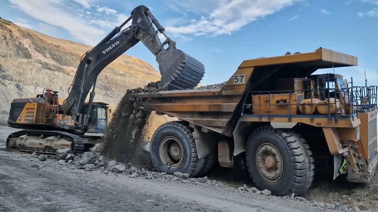 Dam Collapse Vehicles Trapted Total Idiots At Work Dangerous Fails & Wins Accidents Compilation