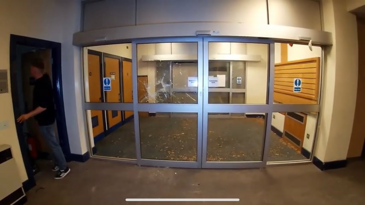 WE EXPLORED AN ABANDONED GOVERNMENT TOWER BLOCK  *POWER AND WORKING LIFTS*